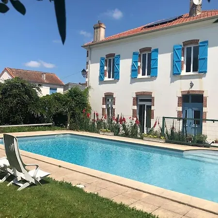 Apartment Wisteriamaubourguet *